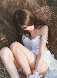 Ourei is Ourei NO.015 hibernating under a white dress(42)